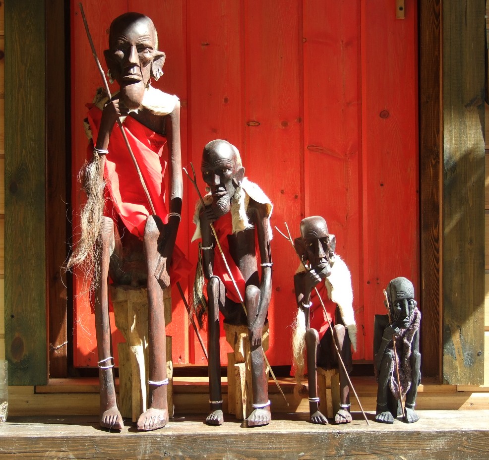Африканские статуэтки из дерева 