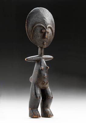 Женская фигура (akua'ba), Гана, конец 19-начало 20 века, Фото: Джон Ли © Национальный музей Дании