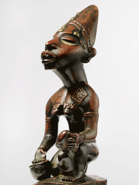 Статуэтка Yombe Maternity с аукциона Sotheby's