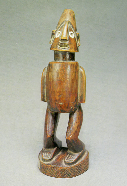 134. Мужская фигура. Конго (Бразза- виль), батеке. Дерево. Стокгольм, Этнографический музей