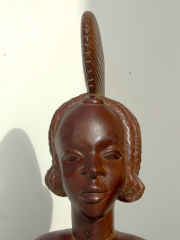 Статуэтка африканской принцессы из красного дерева, сделана в Гвинее