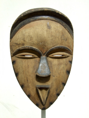 Ритуальная маска Vuvi из Габона для обряда посвящения bwete disumba