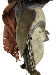 Африканская маска из дерева с перьями народности Vuvi (Габон)