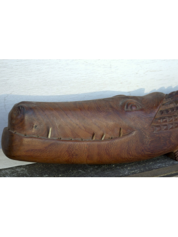 Фигурка африканского крокодила из дерева