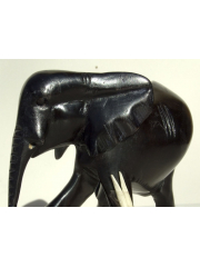 Статуэтка африканского слона из дерева с поднятым хоботом