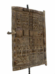 Дверь Догонов, размер 63х40 см