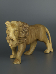 Африканская фигурка льва из дерева диной 19 см