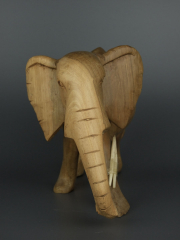 Статуэтка африканского слона из дерева с опущенным хоботом