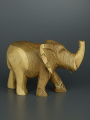 Статуэтка африканского слона из дерева с поднятым хоботом