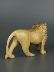 Африканская фигурка льва из дерева диной 19 см