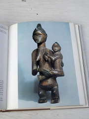 Купить книгу "African and Oceanic Art" - Margaret Trowell, Hans Nevermann