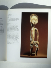 Купить каталог выставки "African Art in the Cycle of life" - Roy Sieber Walker,  Roslyn A. Walker