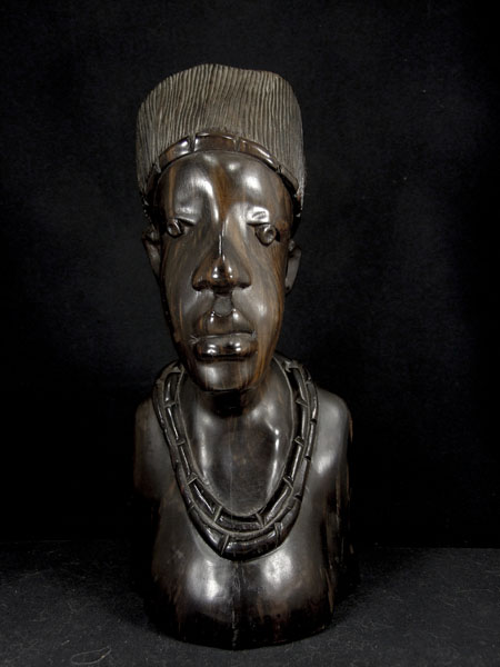 Бюст африканской женщины из эбенового дерева