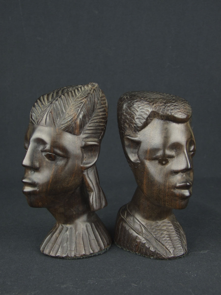 Купить пару статуэток бюстов из эбенового дерева мужчины и женщины со схожими чертами лица "Гармоничная пара" 