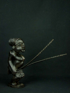 Статуэтка «Барабанщица» [Нигерия]
