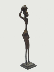 Статуэтка африканской женщины из бронзы "Все в дом" с кувшином на голове
