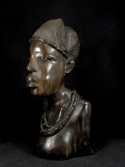 Бюст африканской женщины из эбенового дерева