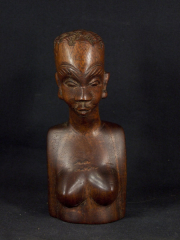 Статуэтка африканской девушки "Отличница" из красного дерева. Высота 15 см