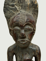 Ритуальная скульптура из дерева народности Chokwe из дерева, изображающая семью