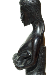 Африканская статуэтка из эбенового дерева "Мать и дитя". Высота 34 см.