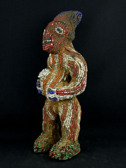 Фигура предка народности Bamileke из бисера