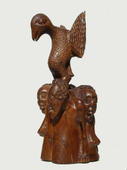 Скульптура "Семейное дерево" с птицей