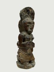 Ритуальная скульптура из дерева народности Chokwe из дерева, изображающая семью