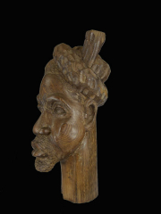 Бюст мужчины африканца из твердой породы дерева