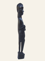Статуэтка воина из эбенового дерева. Страна происхождения - Кения. Высота 38 см