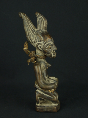 Статуэтка женщины народности Йоруба на коленях с горошком