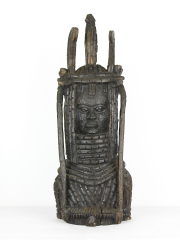 Статуэтка короля Бенина из железного дерева
