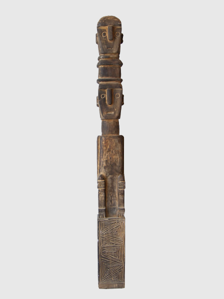 Ритуальный столб из дерева