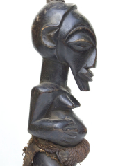 Культовая фигура силы женщины народности Songue