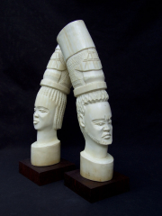 Две африканские статуэтки из слоновой кости