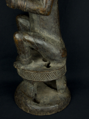 Фигура сидящего предка Chokwe