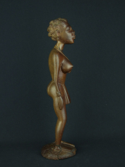 Статуэтка девушки африканки из красного дерева «Девять жизней»