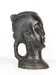 Голова королевы-матери Бенина из эбенового дерева
