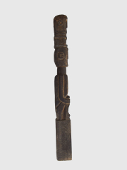 Ритуальный столб из дерева