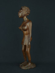 Статуэтка девушки африканки из красного дерева «Девять жизней»