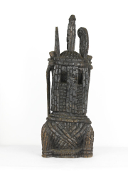 Статуэтка короля Бенина из железного дерева