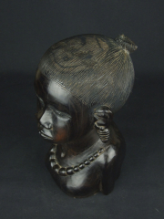 Бюст женщины из эбенового дерева "Луанда"