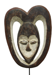 Африканская маска народности Kwele. Страна происхождения Габон. Материал дерево. Высота 40 см. 
