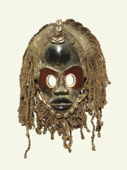 Африканская маска из дерева народности Dan с круглыми глазами и дредами