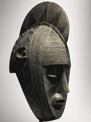 Великолепная объемная африканская маска с тонкой резьбой по дереву народности Bobo