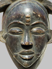 Африканская маска Punu с азиатским лицом, страна происхождения Габон 