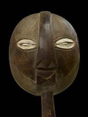 Ритуальная маска народности Luba (Конго) с традиционной резьбой