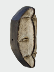 Африканская культовая маска народности Lega с шестью глазами