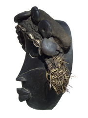 Купить африканскую маску народности Dan из дерева с раковинами каури