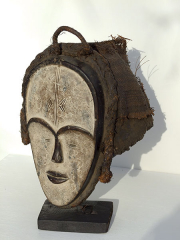 Африканская маска из дерева народности Vuvi (Габон)