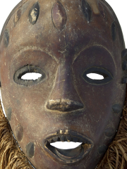 Огромная африканская маска народности Bakongo с рафией 